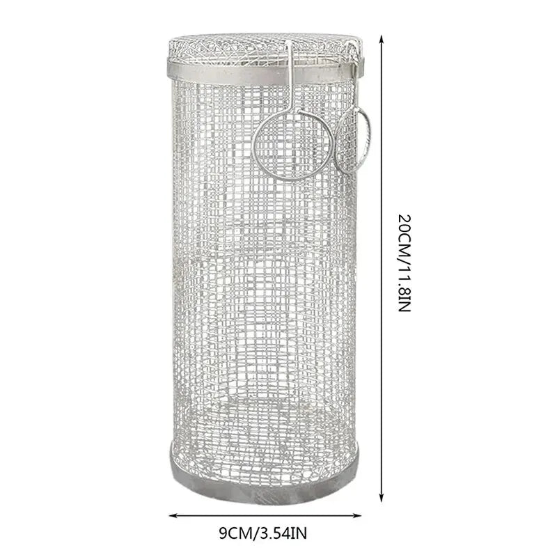 Rolling grilling basket for outdoor cooking